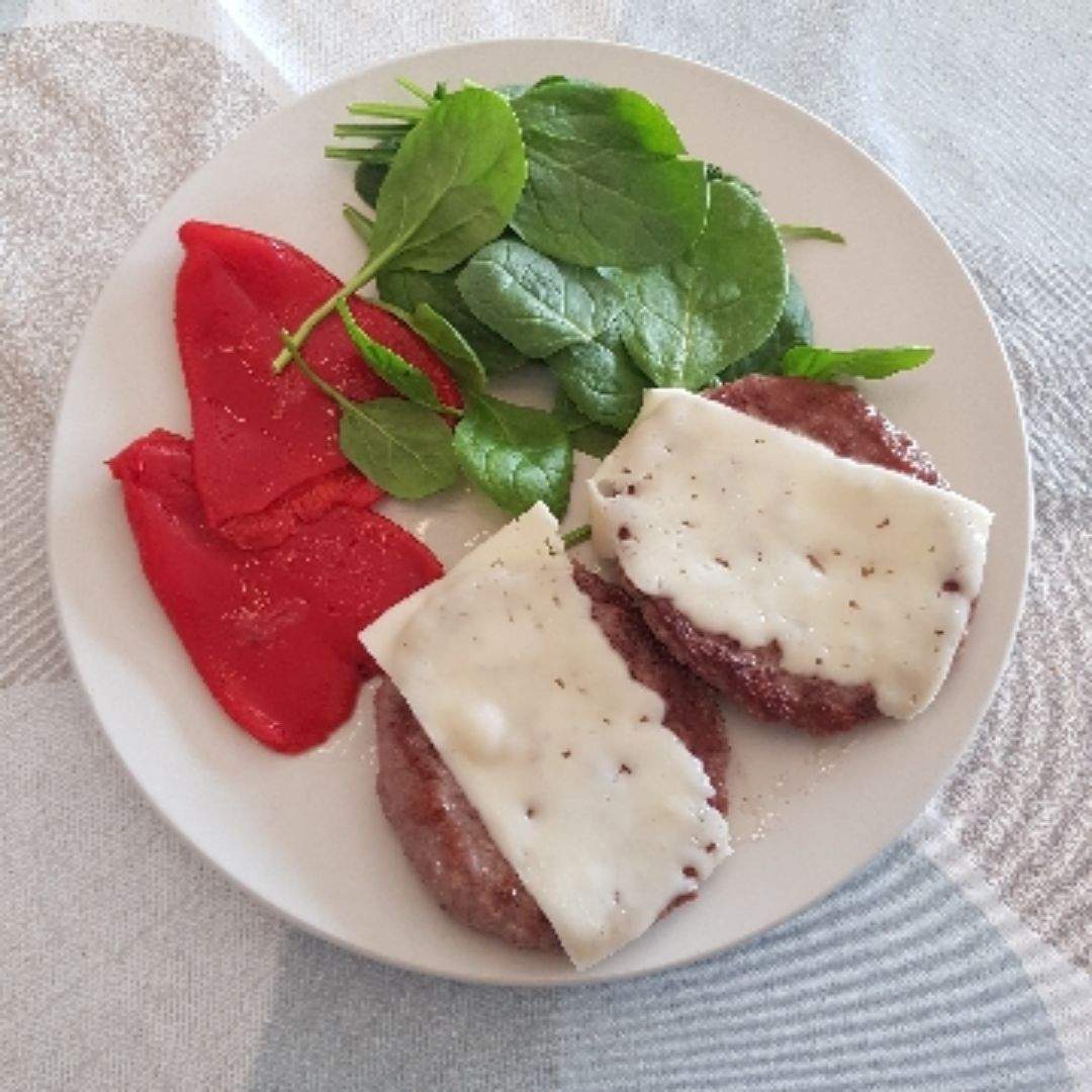 Hamburguesas con espinacas y pimiento Hamburguesas con espinacas y pimiento
