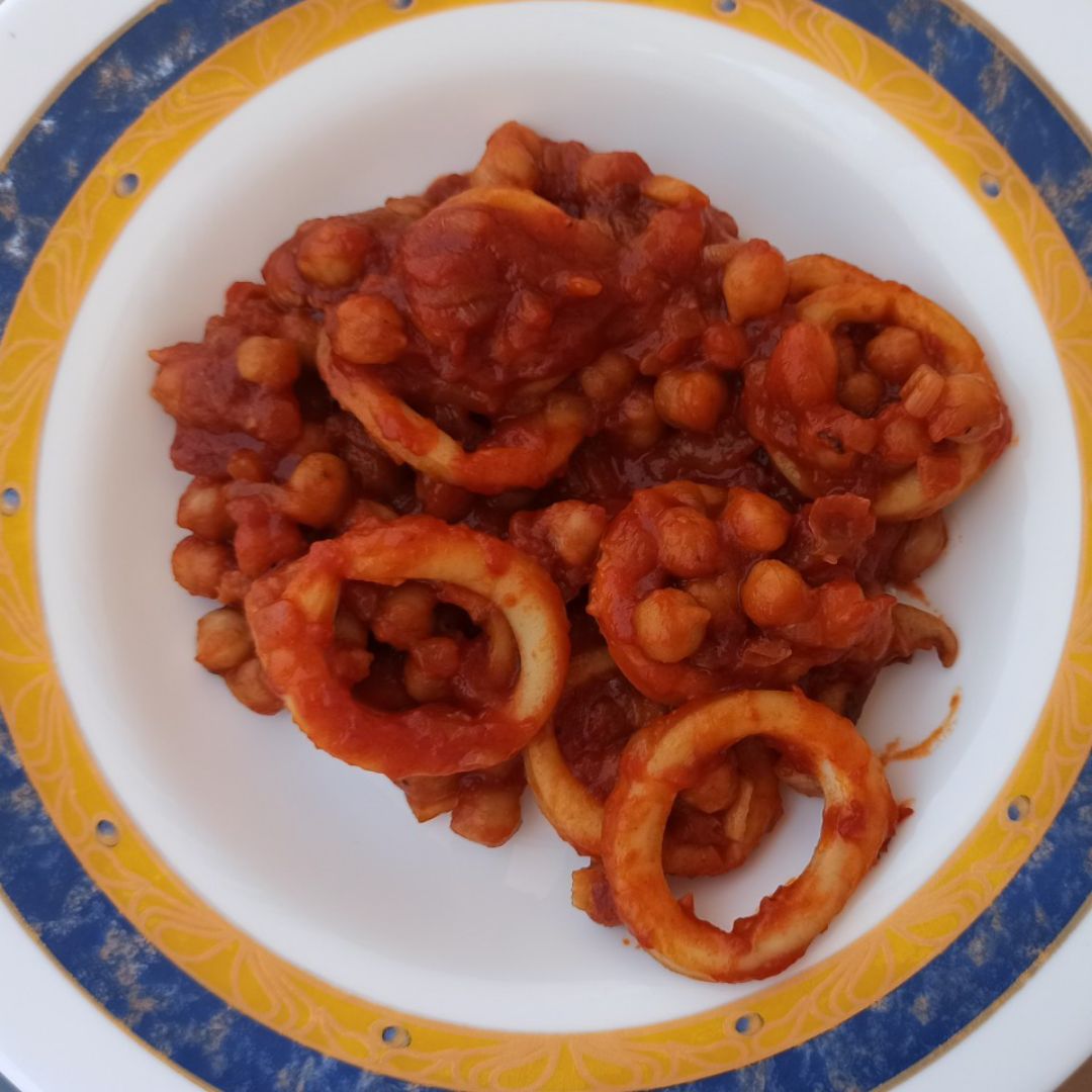Garbanzos con calamares Garbanzos con calamares