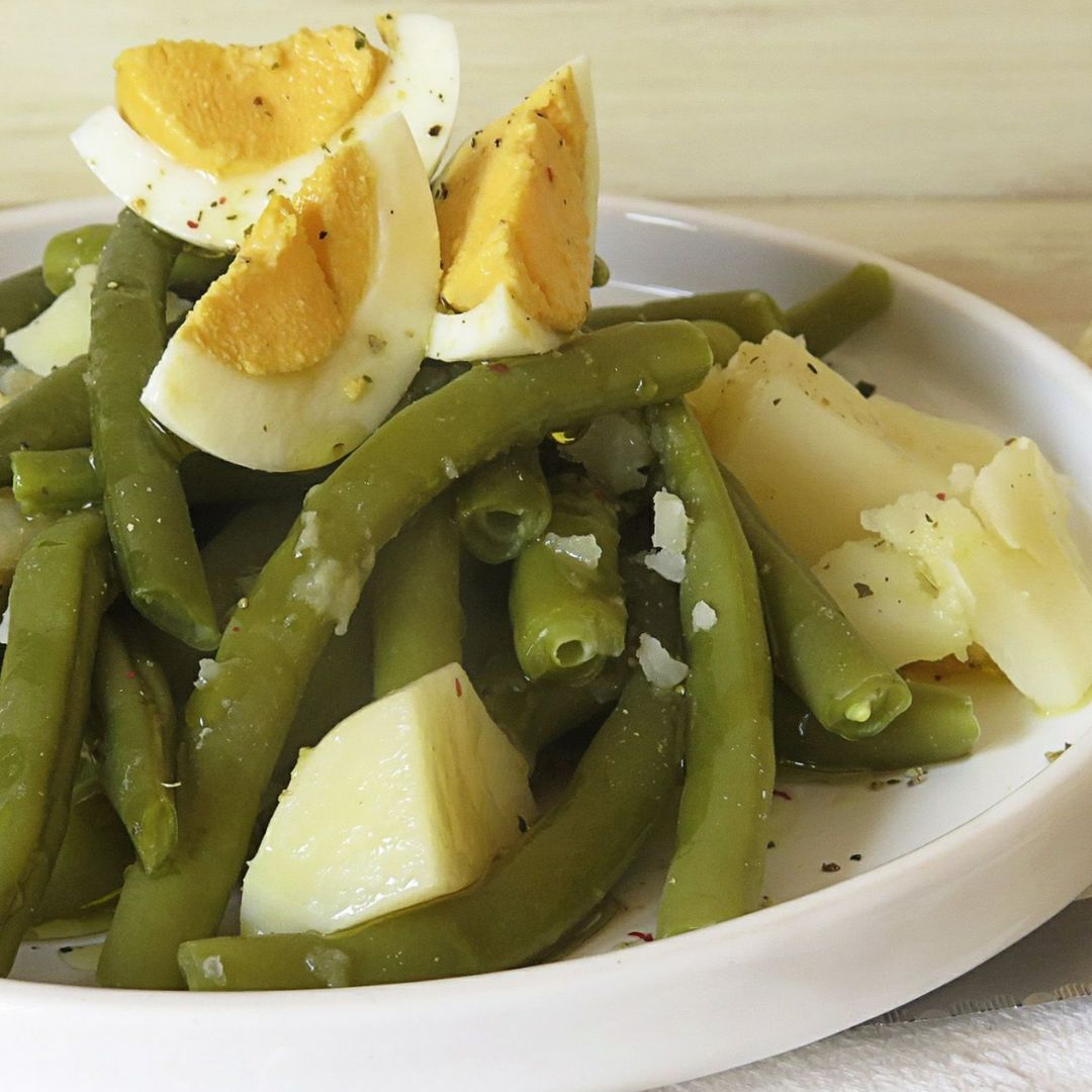 Ensalada de patatas, judías verdes y huevo