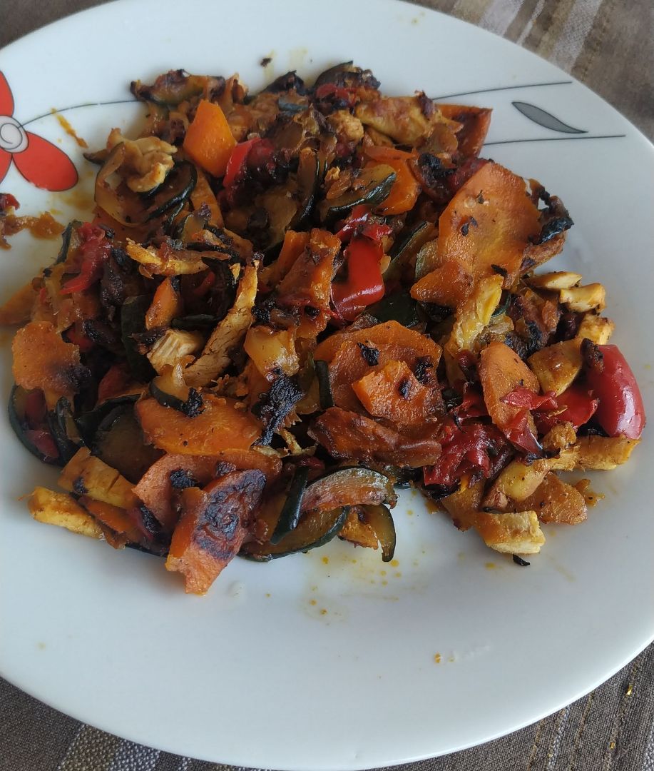 Pollo salteado con verduras Pollo salteado con verduras