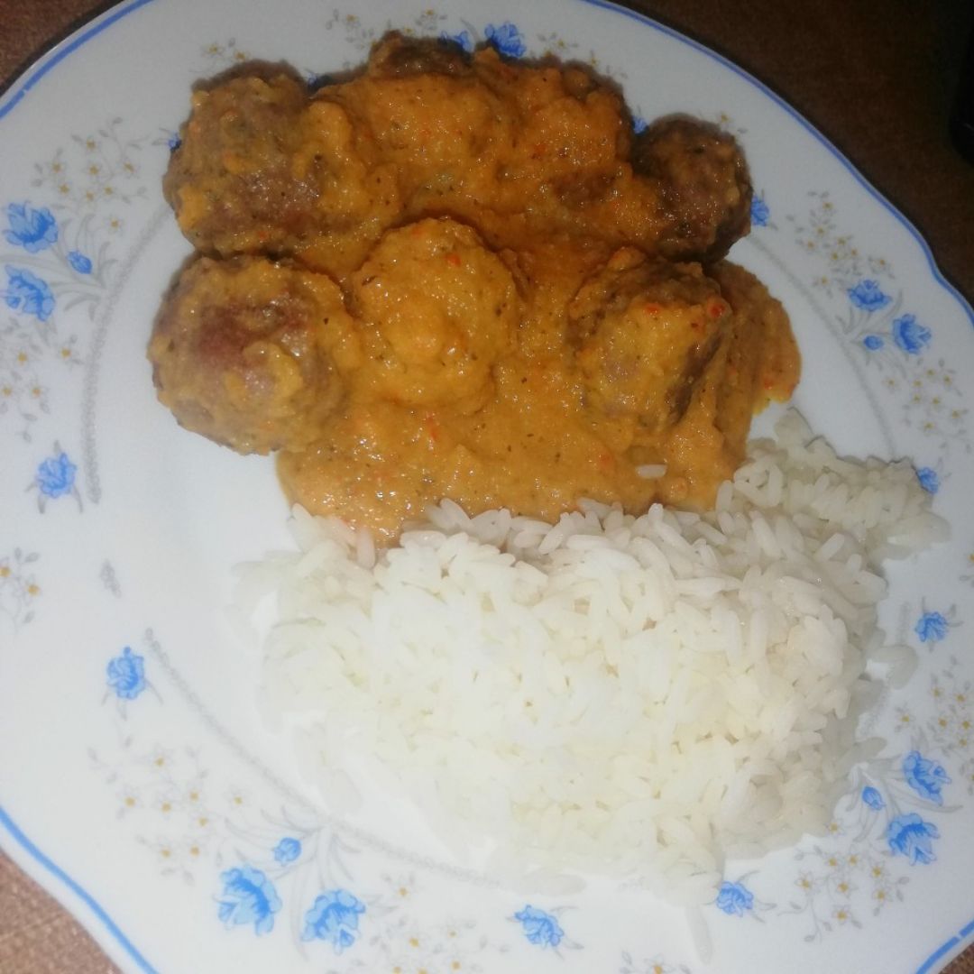 Albóndigas en salsa de verduras Albóndigas en salsa de verduras