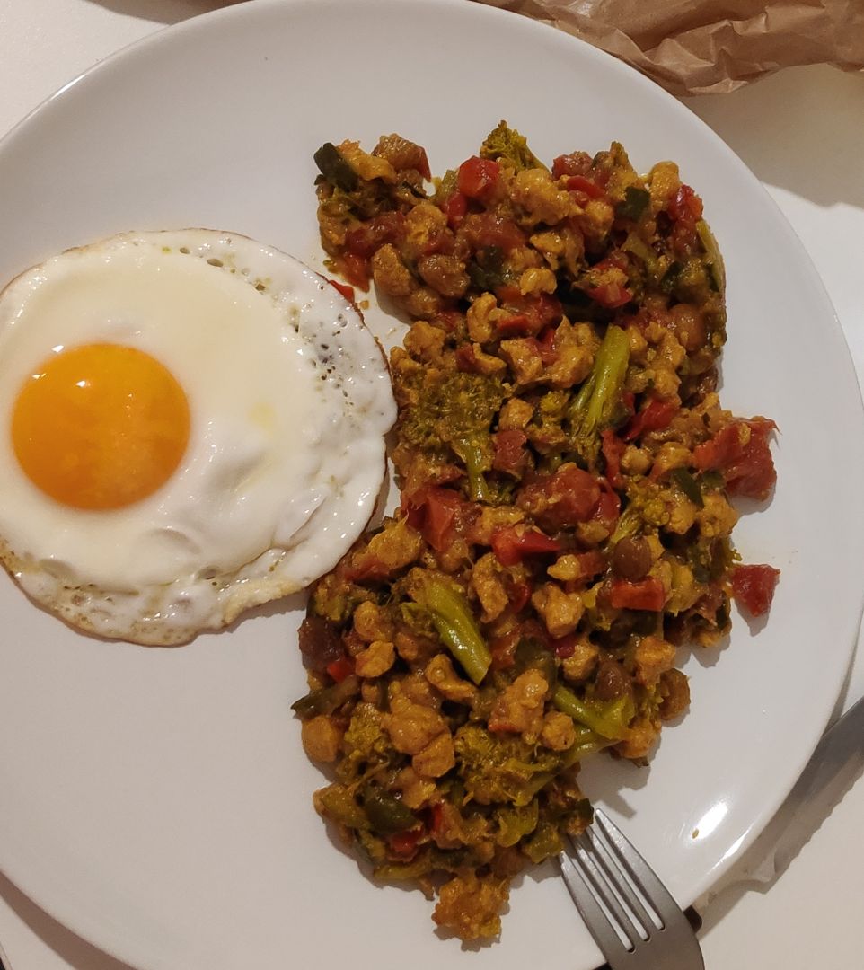 Verduras con soja texturizada y huevo Verduras con soja texturizada y huevo
