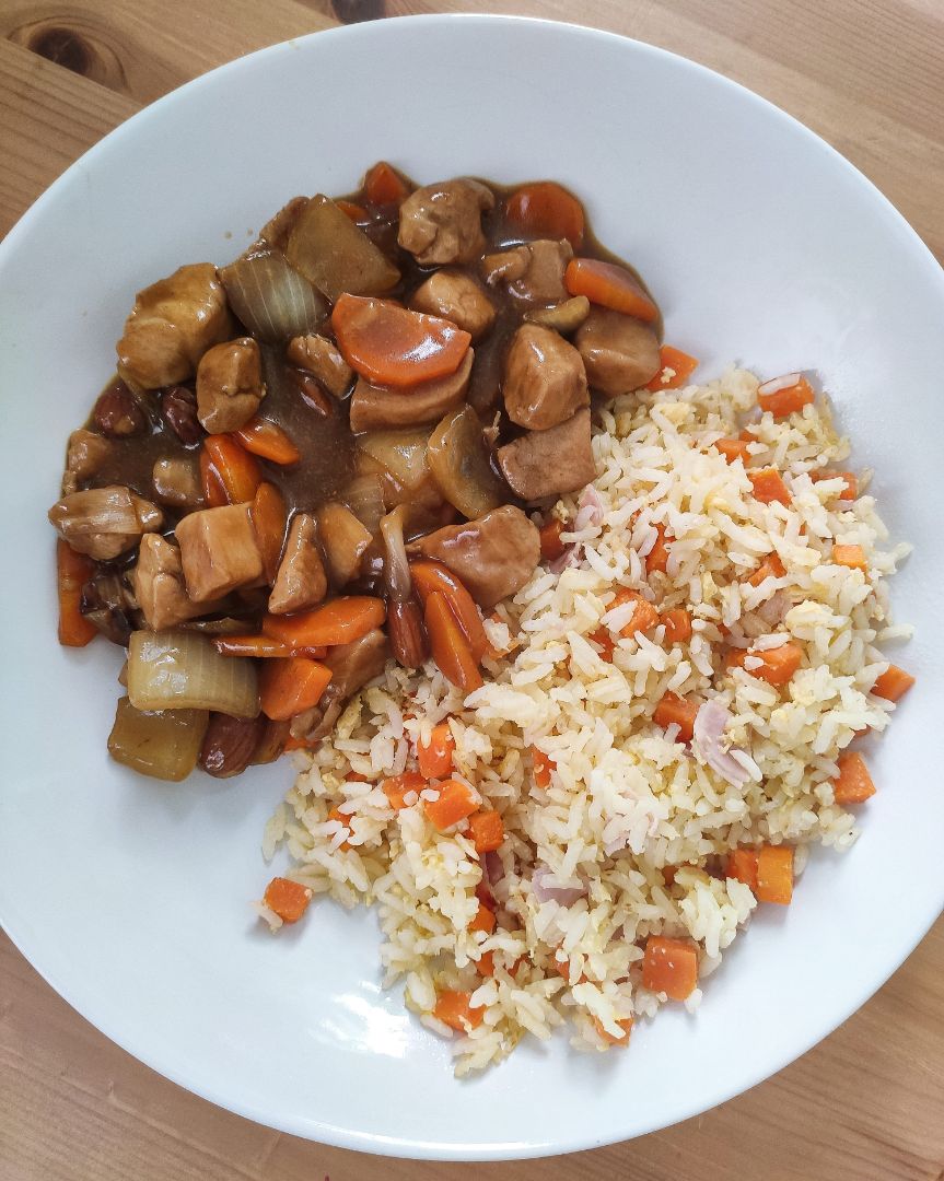 Pollo con almendras y arroz tres delicias estilo chino