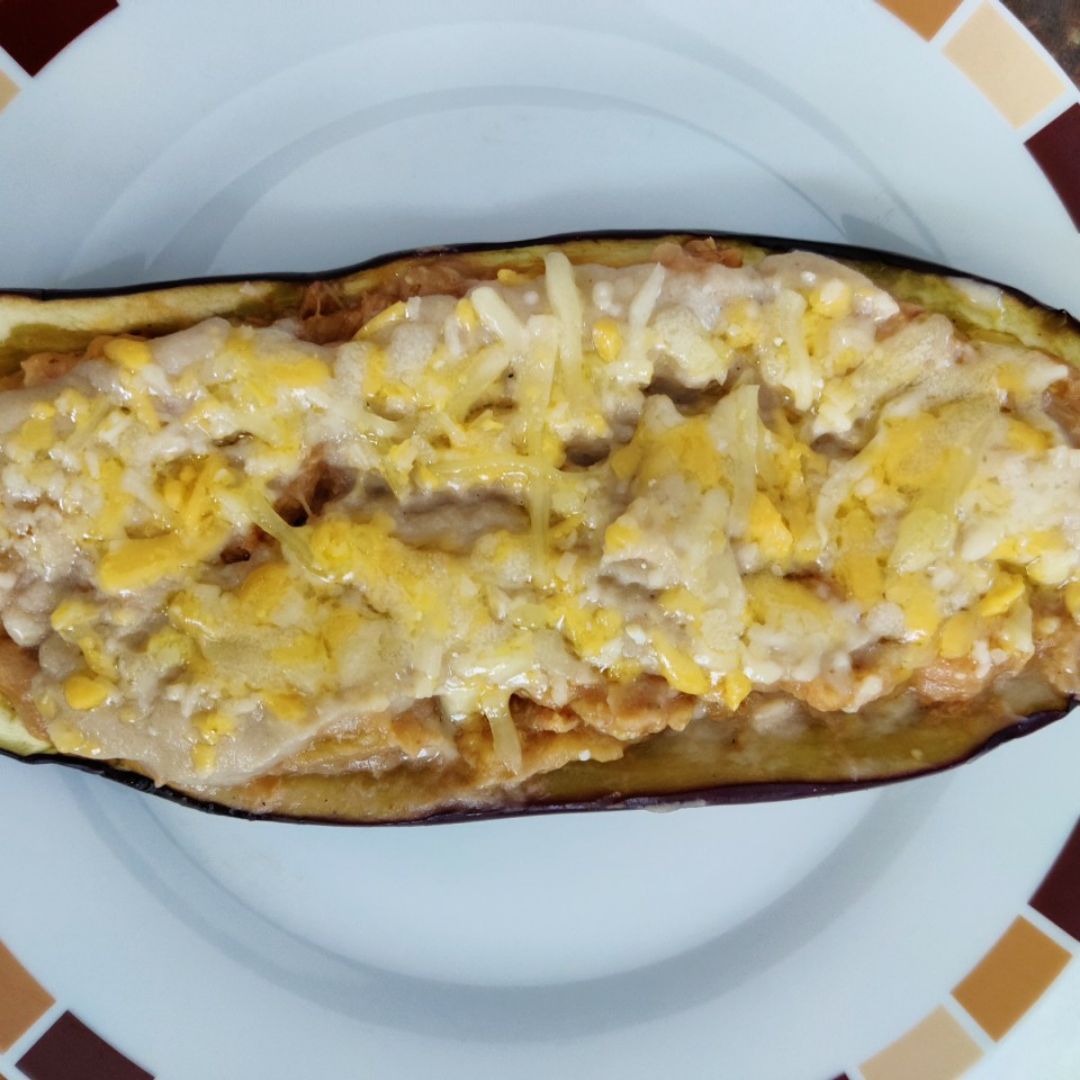 Berenjena rellena con atún y falsa bechamel Berenjena rellena con atún y falsa bechamel