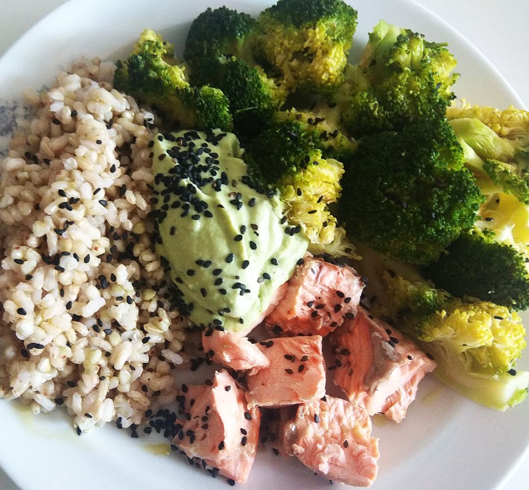 Brócoli con arroz+trigo sarraceno y salmón Brócoli con arroz+trigo sarraceno y salmón