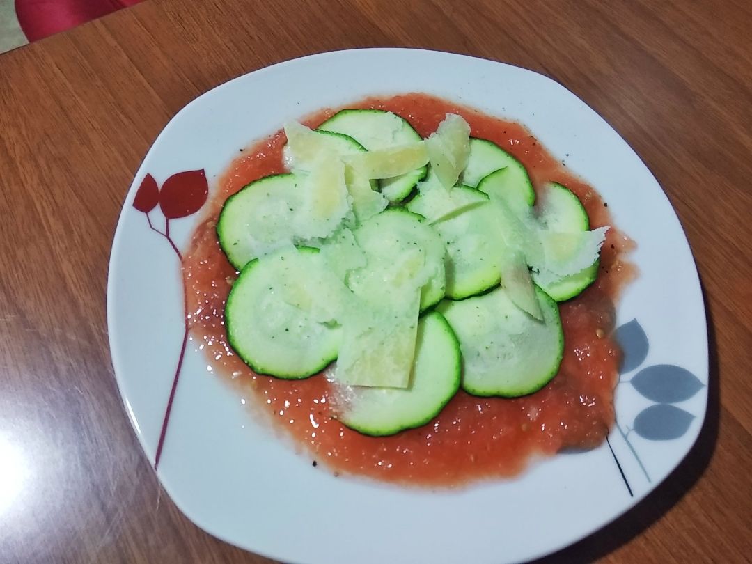 Ensalada de carpaccio de calabacín con parmesano