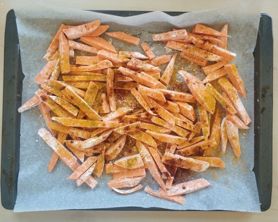 Batata dulce (versión de patatas fritas sana) Paso 4 Batata dulce (versión de patatas fritas sana) Paso 4