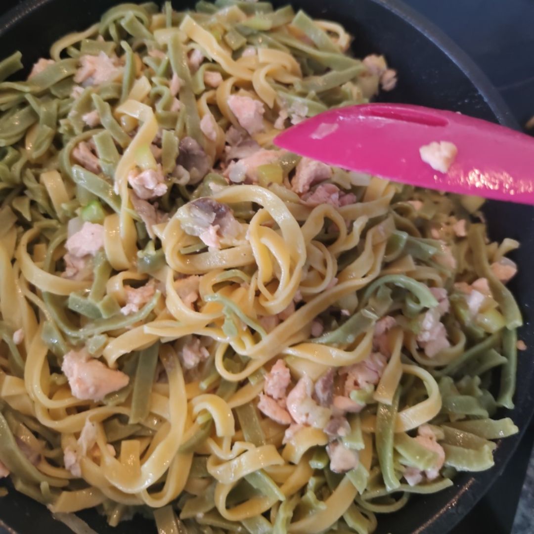 Tallarines con salmón y calabacín. Paso 4 Tallarines con salmón y calabacín. Paso 4