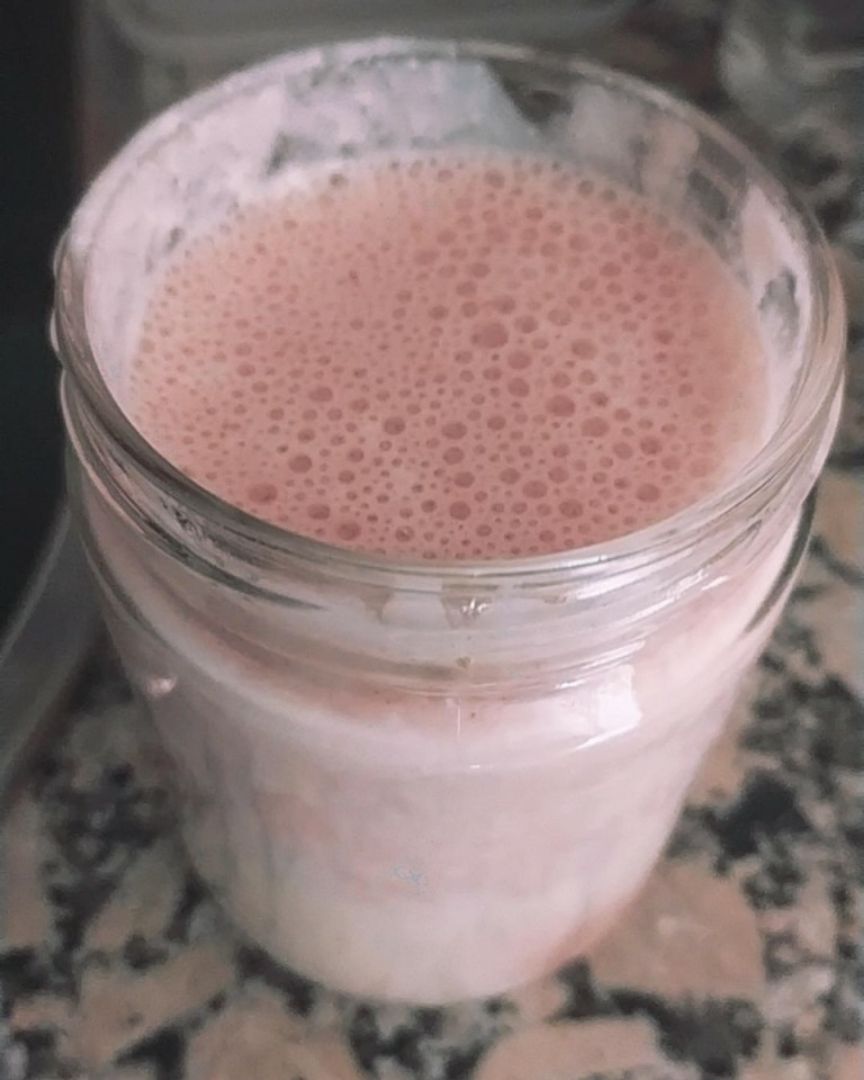 Kéfir con fresas, dátiles y chía Kéfir con fresas, dátiles y chía