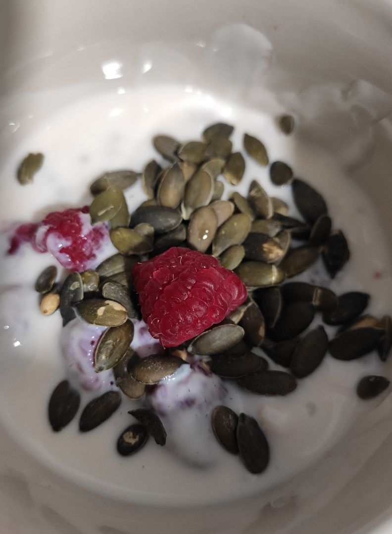 Yogur de avena con frambuesas Yogur de avena con frambuesas