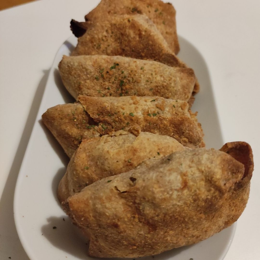 **BRIWAT DE POLLO / PASTELLA** **BRIWAT DE POLLO / PASTELLA**
