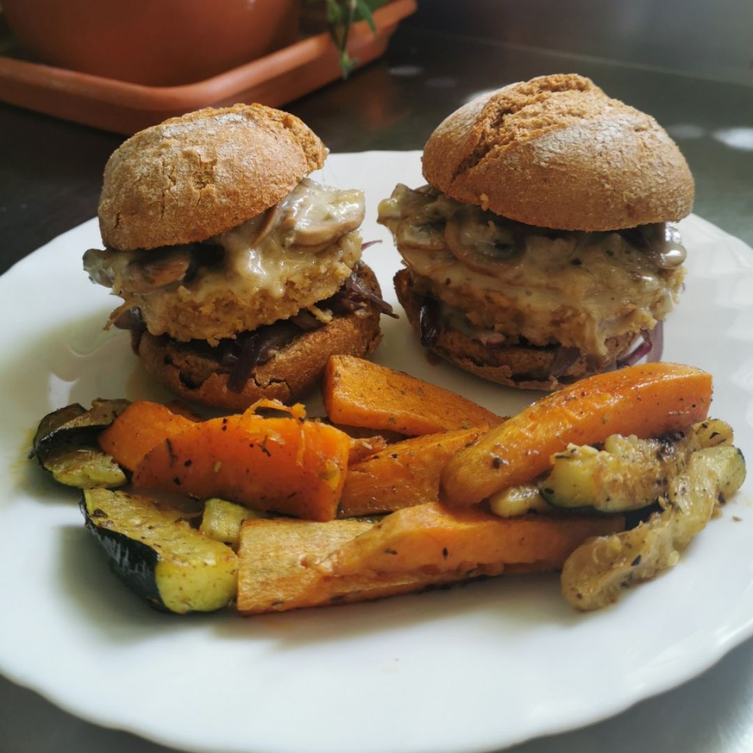 Burger con salsa de champiñones y gorgonzola Paso 5 Burger con salsa de champiñones y gorgonzola Paso 5