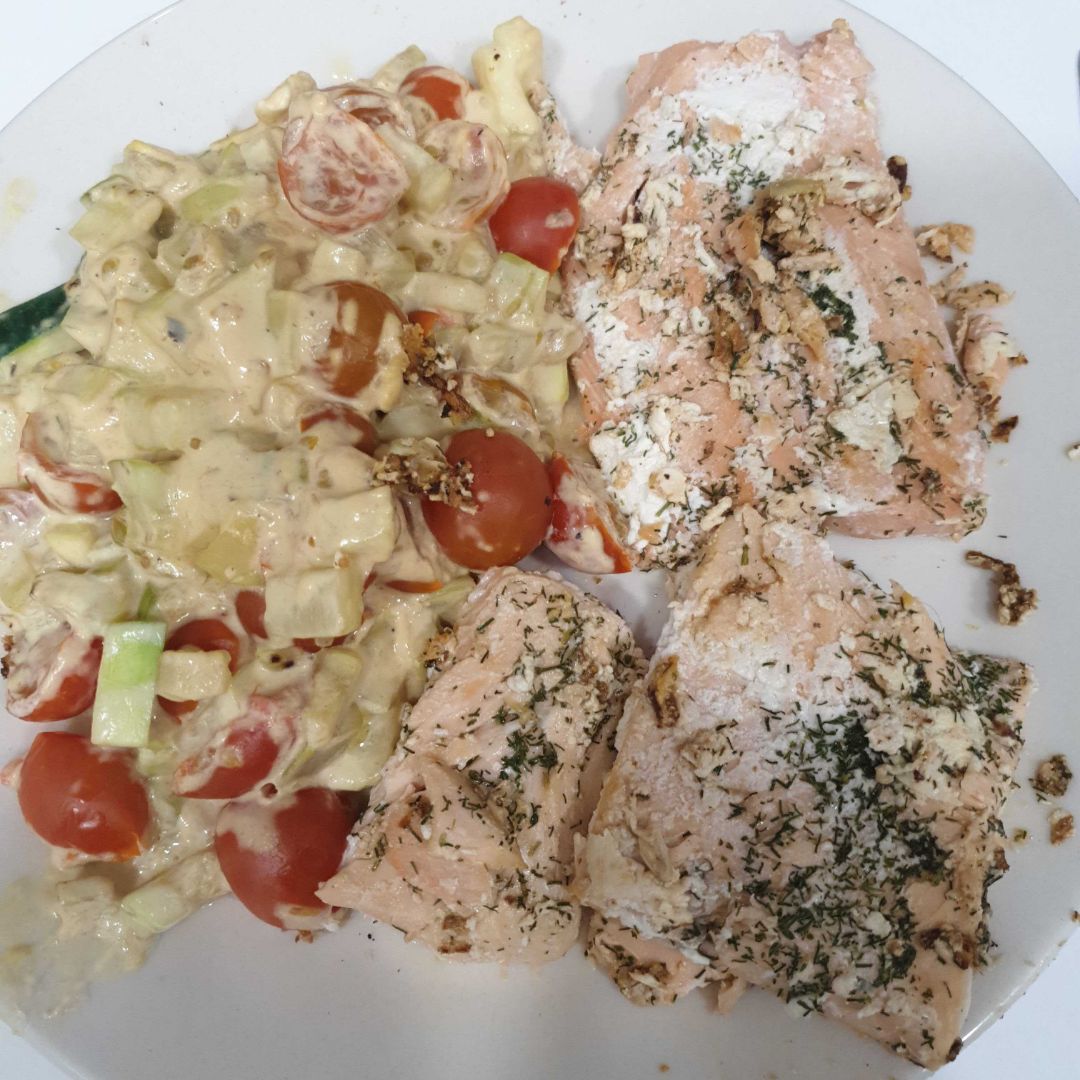 Salmon y verduras con crema de queso y mostaza Salmon y verduras con crema de queso y mostaza