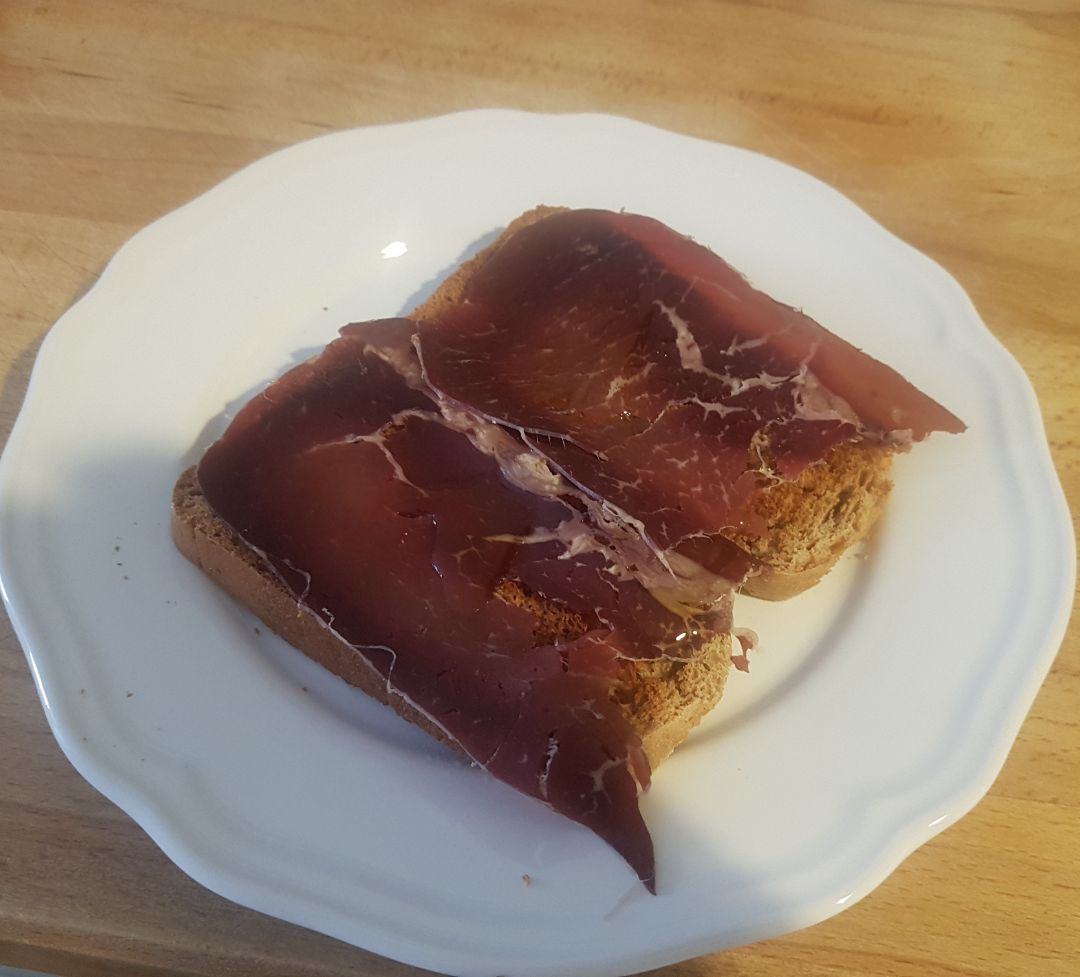 Tostada con cecina
