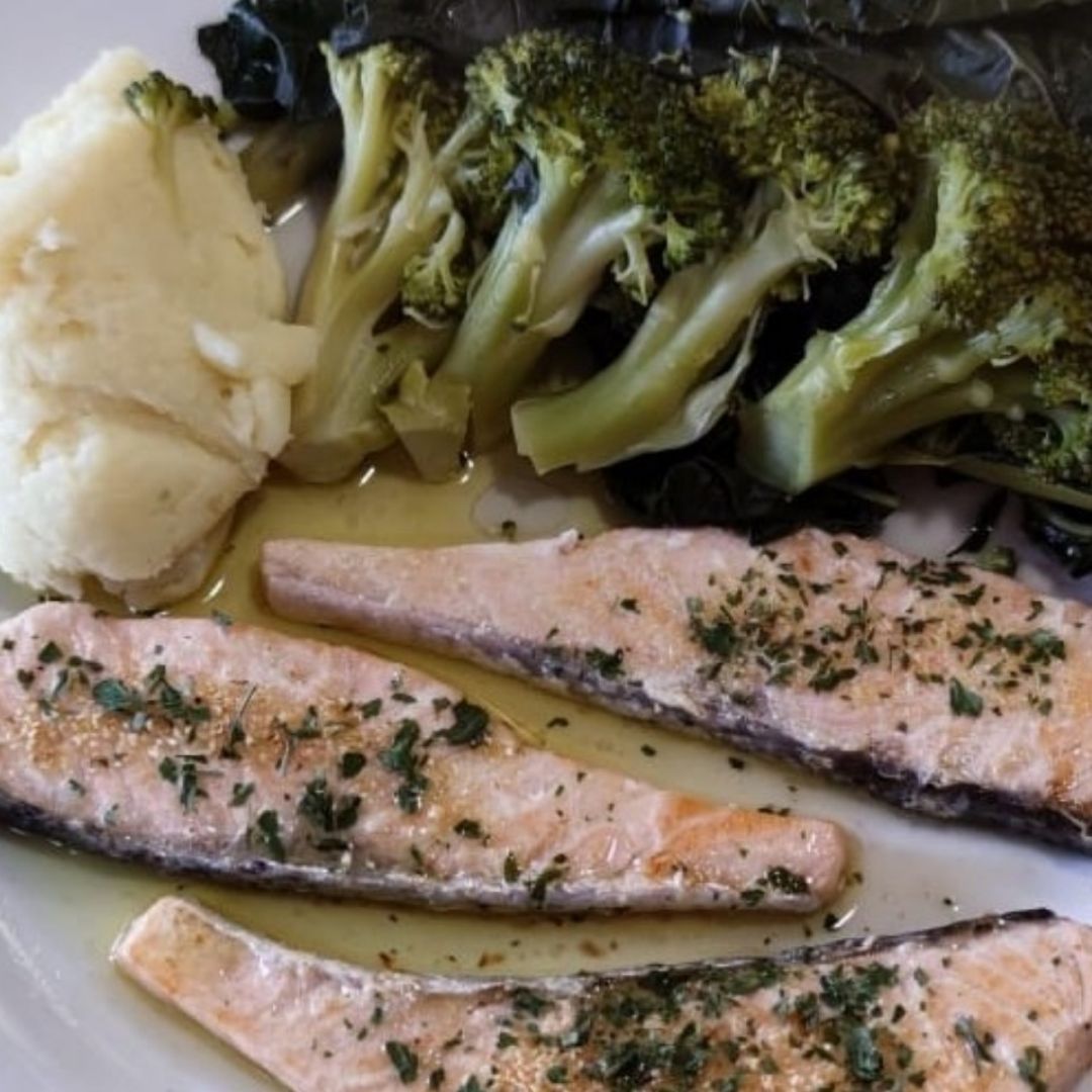 Salmón con brécol y puré de patata Salmón con brécol y puré de patata