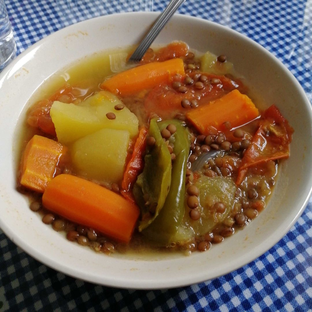 Guiso de lentejas con verduras Guiso de lentejas con verduras