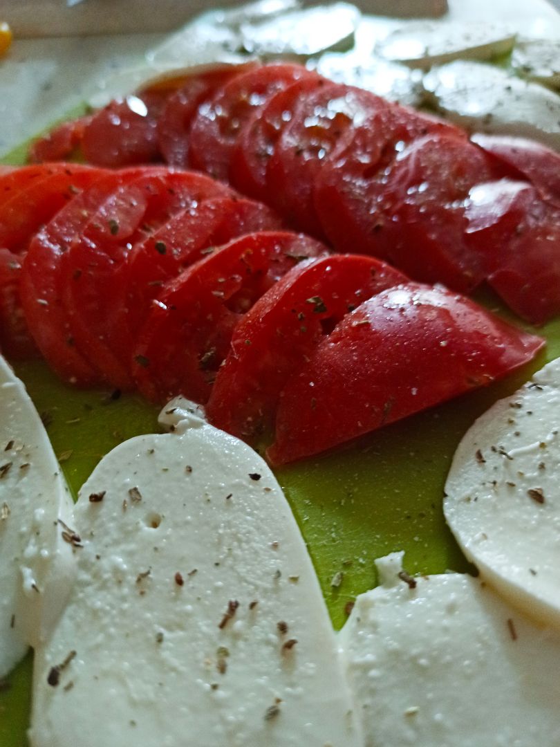 Abanico de berenjena, tomate y mozzarella Paso 1