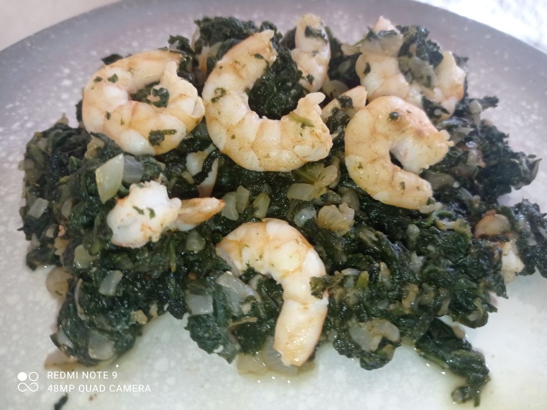 Espinacas con gambas🧅🦐 y cebolla Paso 0 Espinacas con gambas🧅🦐 y cebolla Paso 0
