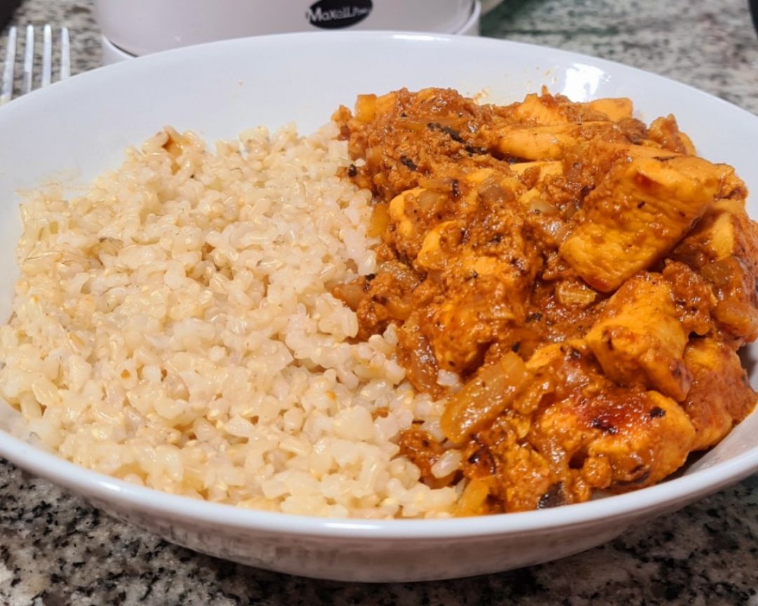 Pollo al curry sin lactosa con arroz integral 