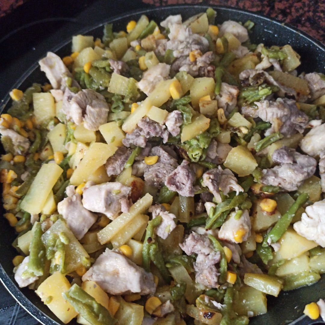 Salteado de verduras con pollo y lomo 5 personas Salteado de verduras con pollo y lomo 5 personas