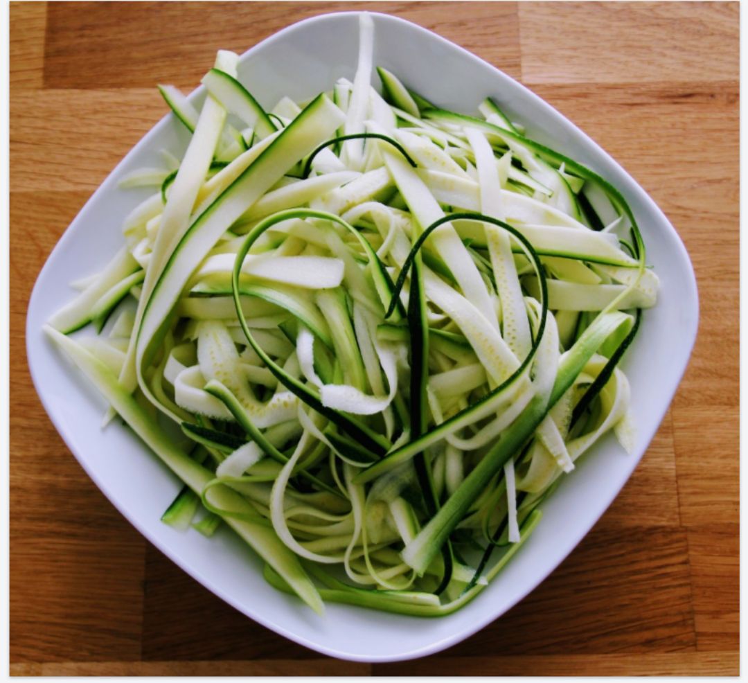 Espaguetis de Calabacín al pesto🍝 Espaguetis de Calabacín al pesto🍝