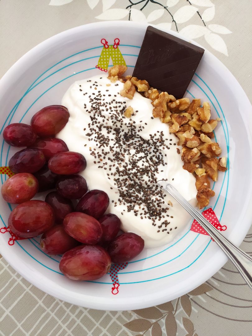 🍇🍫Yogur con uvas, nueces y chía 🍫🍇 🍇🍫Yogur con uvas, nueces y chía 🍫🍇
