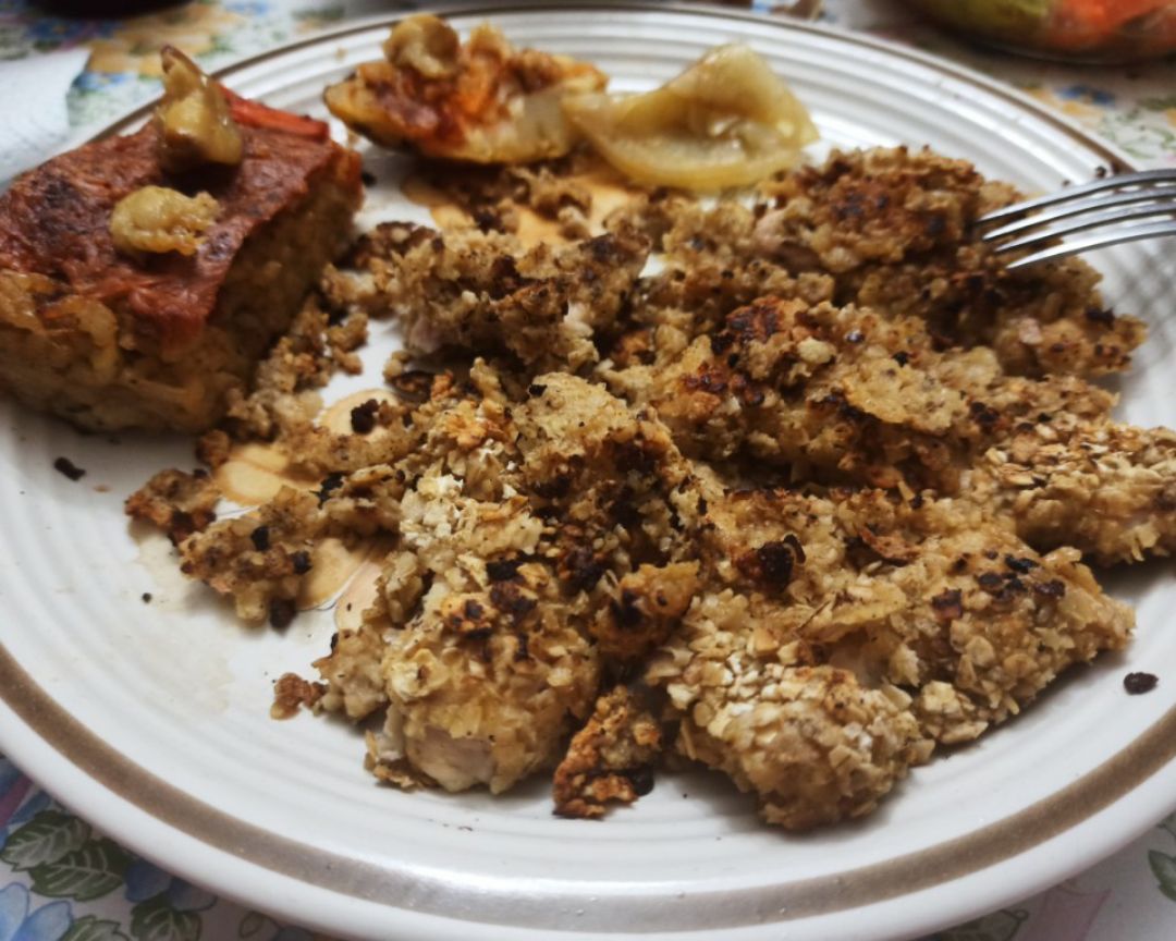 Pollo estilo KFC junto con patata y berenjena rellenas Pollo estilo KFC junto con patata y berenjena rellenas