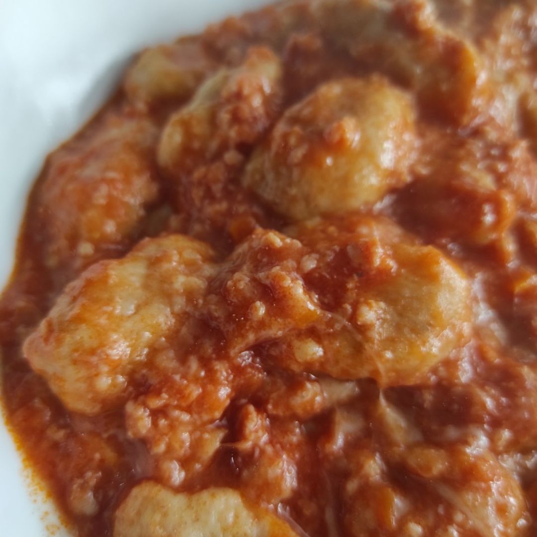 Ñoquis integrales a la boloñesa de pollo y pavo