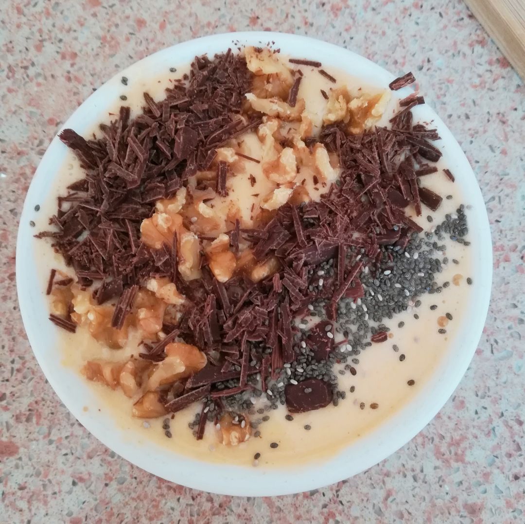 Smoothie bowl de melocotón y plátano