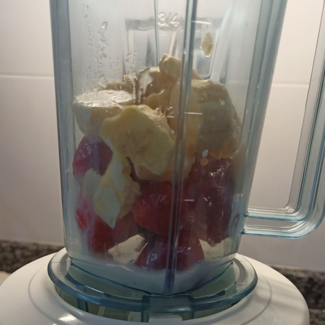 Helado de fresa y plátano 🍓🍌 Paso 1