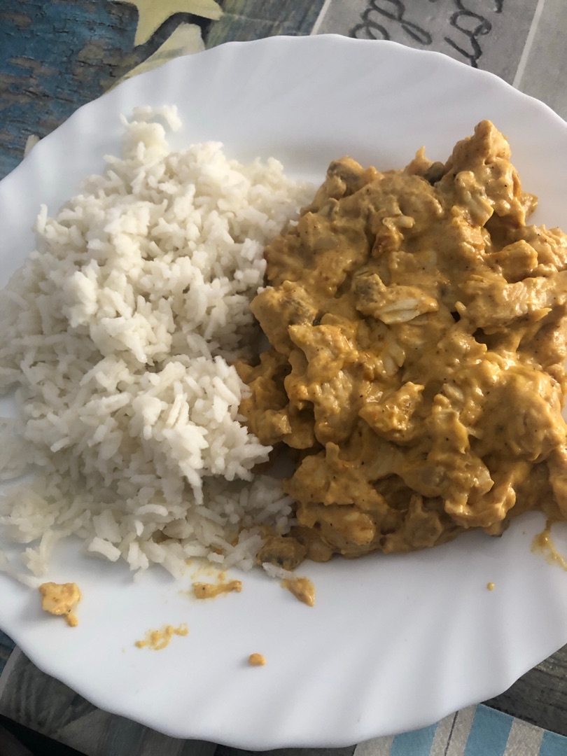 Pollo al curry con arroz basmati