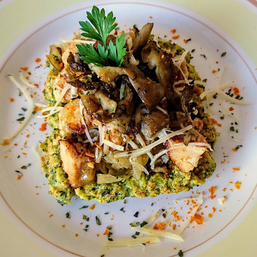 Gofre de brocoli con pollo Gofre de brocoli con pollo