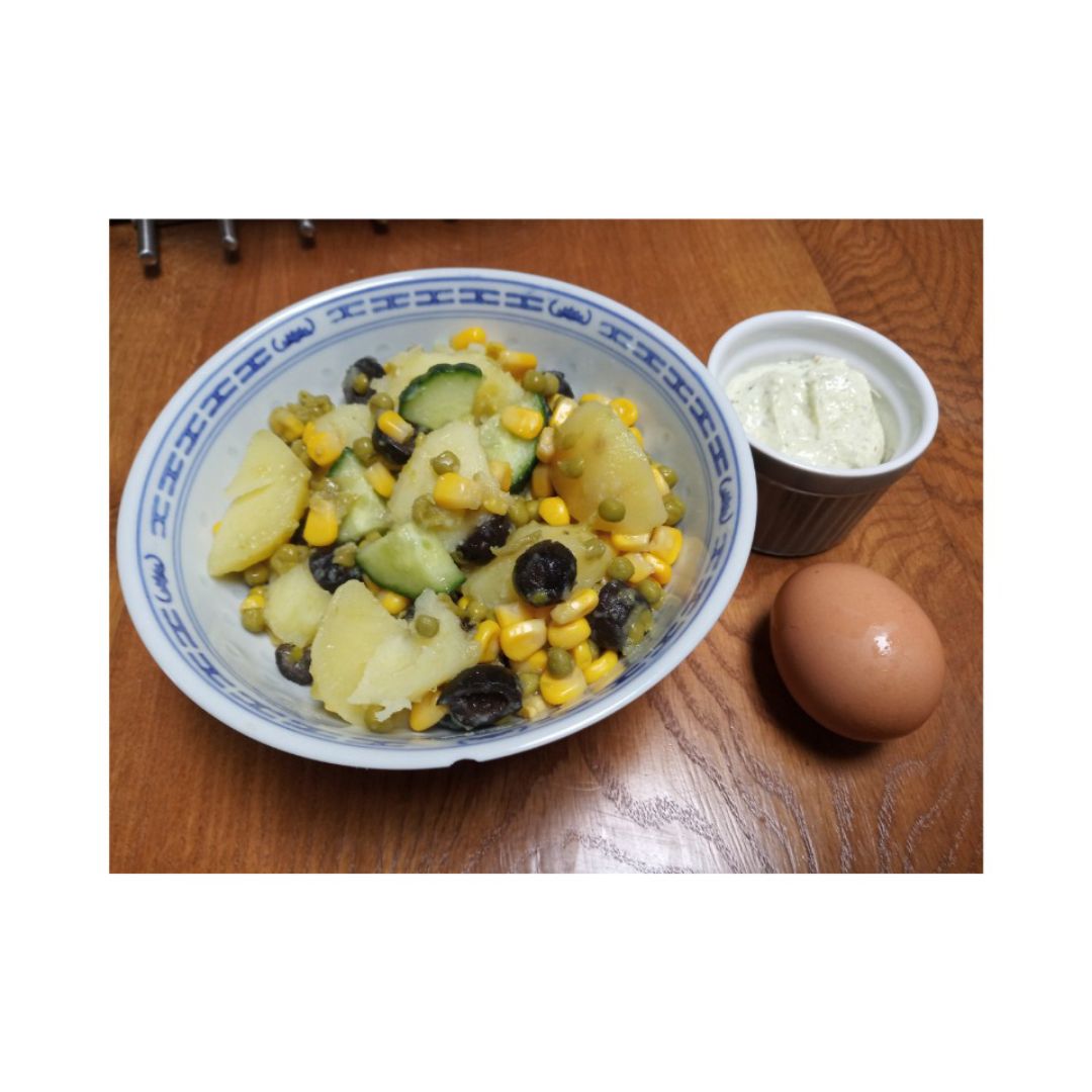 Ensalada de patatas con salsa de yogurt Ensalada de patatas con salsa de yogurt