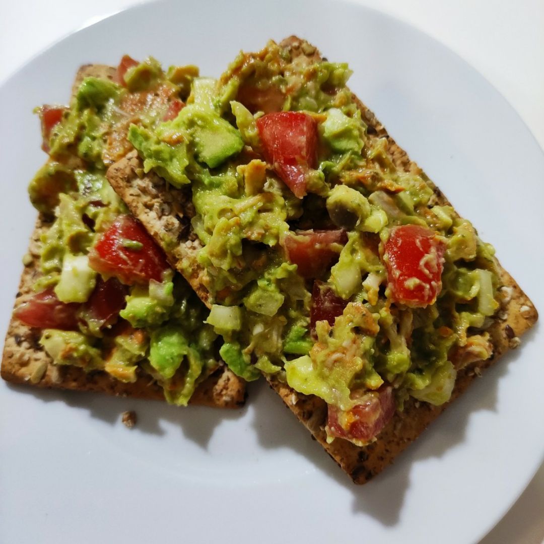 Tostas de ensalada de aguacate y pollo Tostas de ensalada de aguacate y pollo