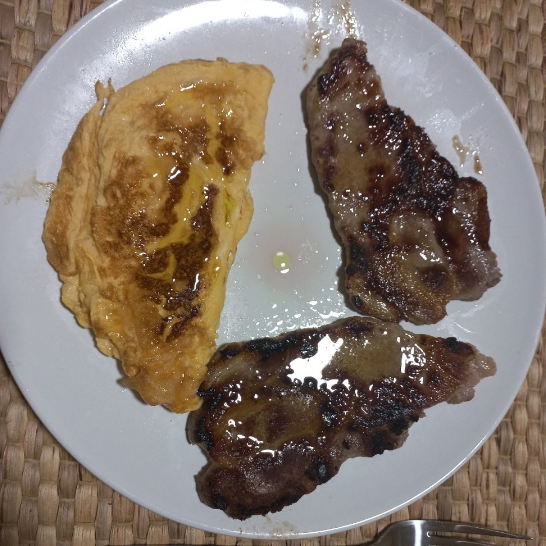 Lomo y tortilla francesa Lomo y tortilla francesa