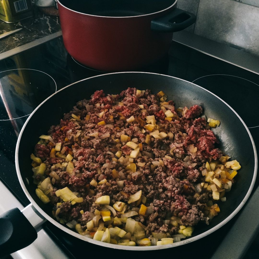 Macarrones GF con verduritas y carne picada. Paso 1
