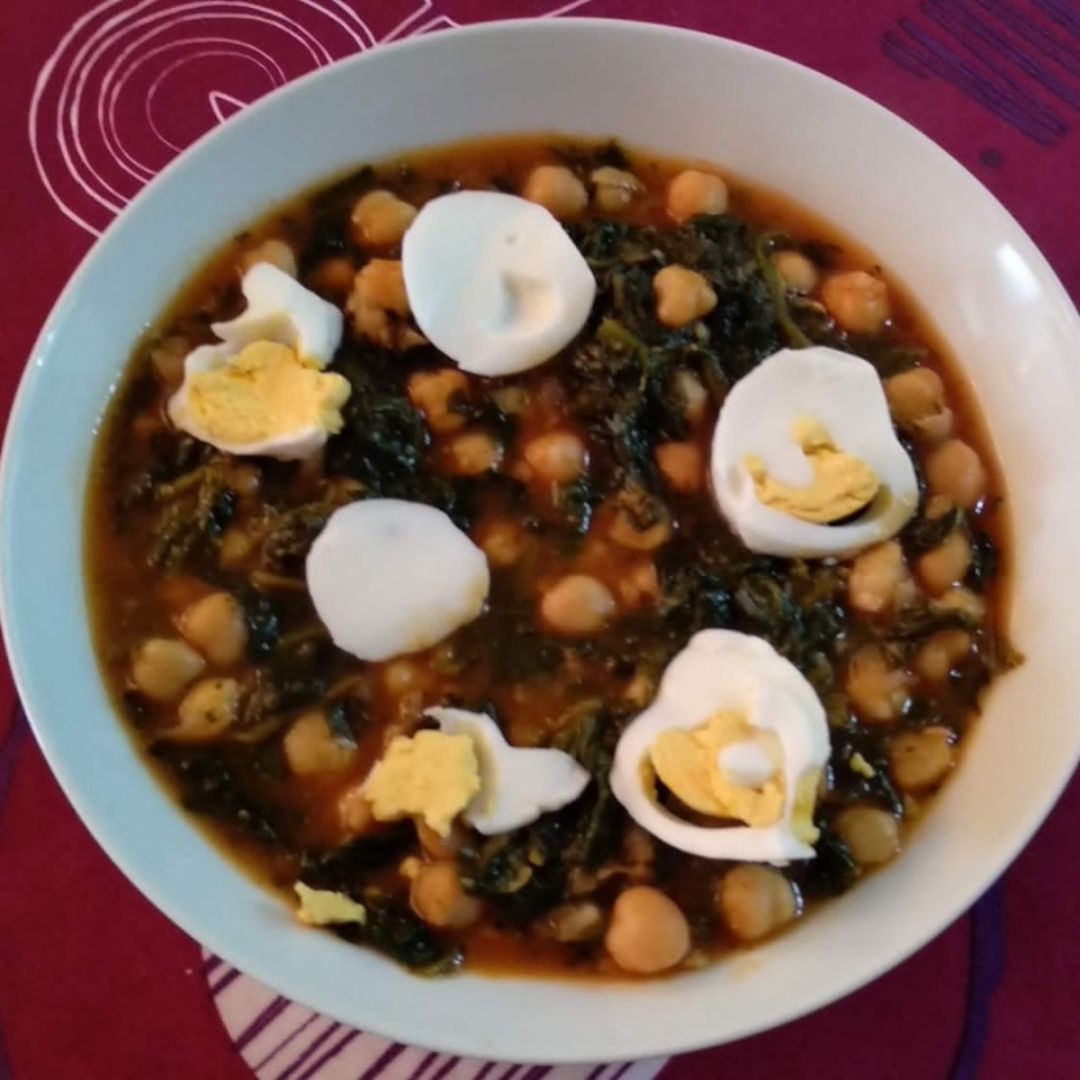 Garbanzos con espinacas y huevo cocido