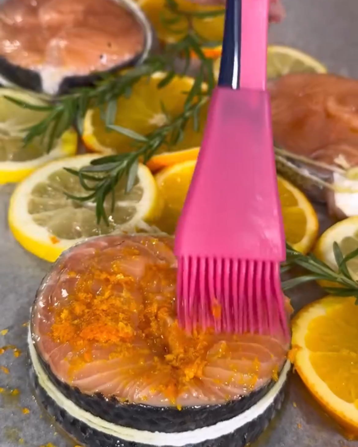 Salmón al horno con salsa de chalotas Paso 2 Salmón al horno con salsa de chalotas Paso 2