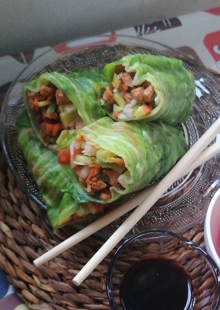 Rollitos orientales de lechuga y soja Rollitos orientales de lechuga y soja