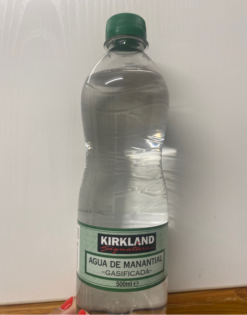 Agua de manantial gasificada Kira lañe Agua de manantial gasificada Kira lañe
