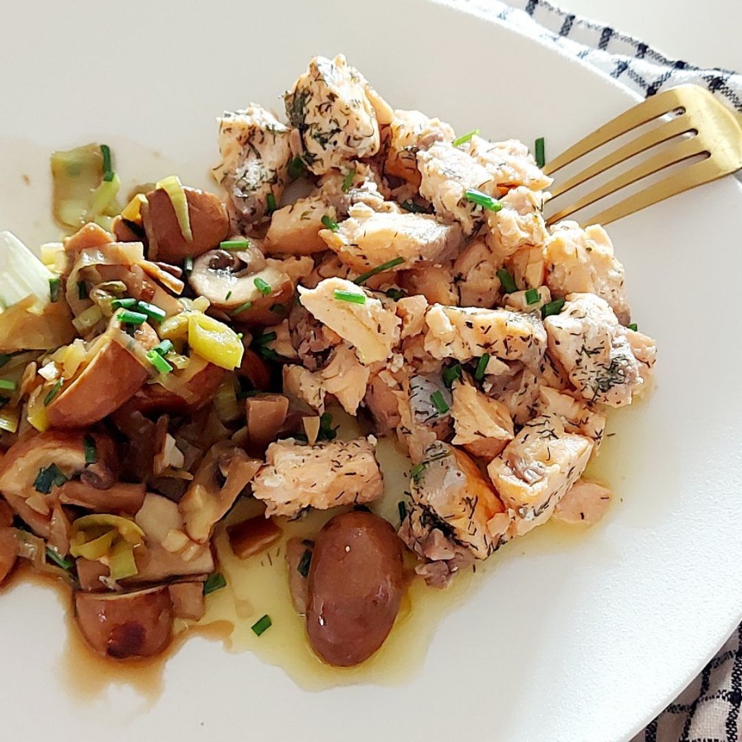 Salmón con portobellos y puerro en 10 minutos Salmón con portobellos y puerro en 10 minutos