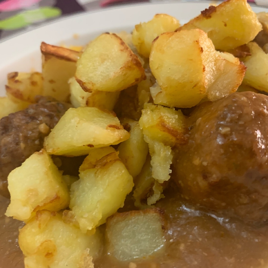 Albóndigas en salsa con patatas Albóndigas en salsa con patatas
