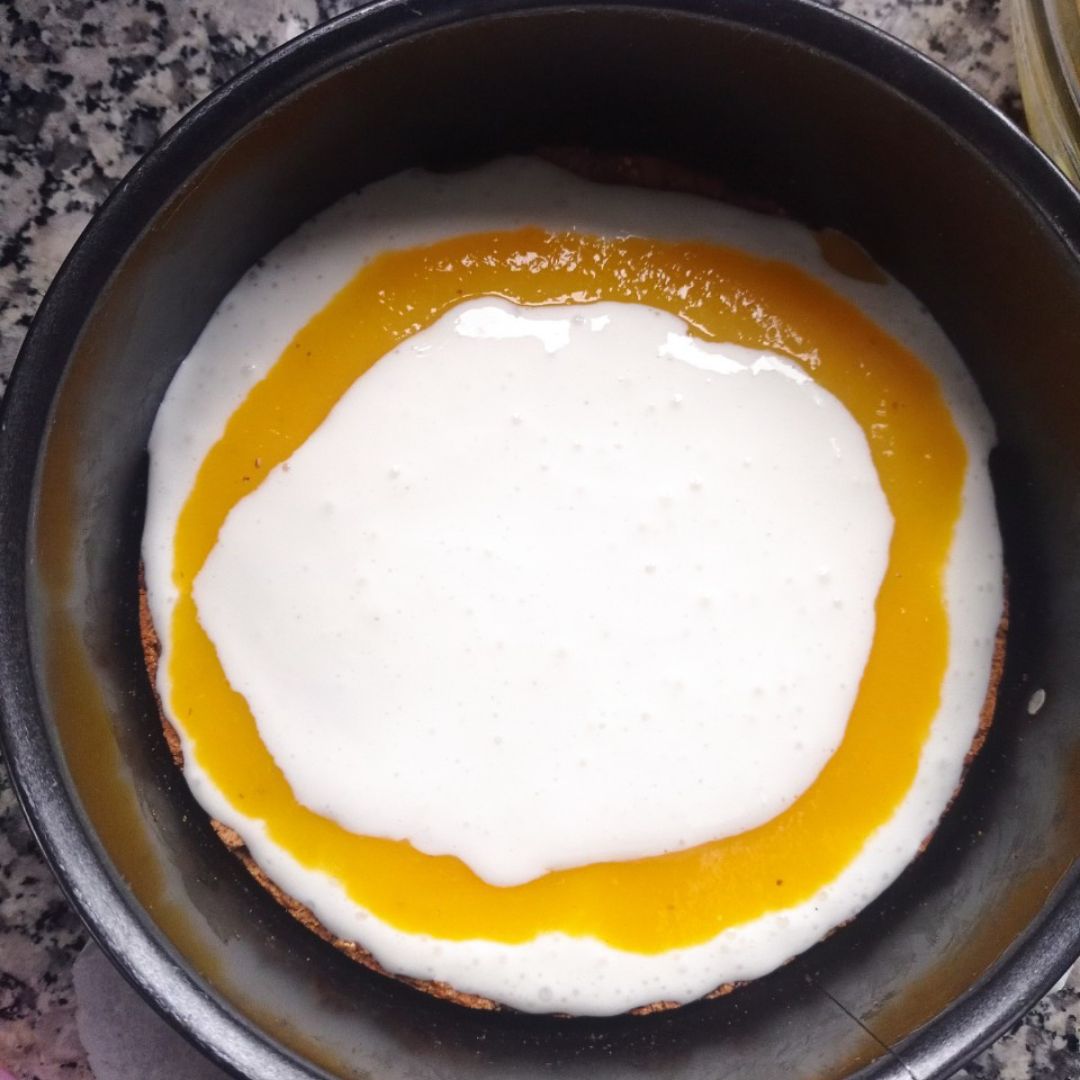 Cheesecake cebra 🦓 de mango 🥭 y coco 🥥 Paso 10 Cheesecake cebra 🦓 de mango 🥭 y coco 🥥 Paso 10