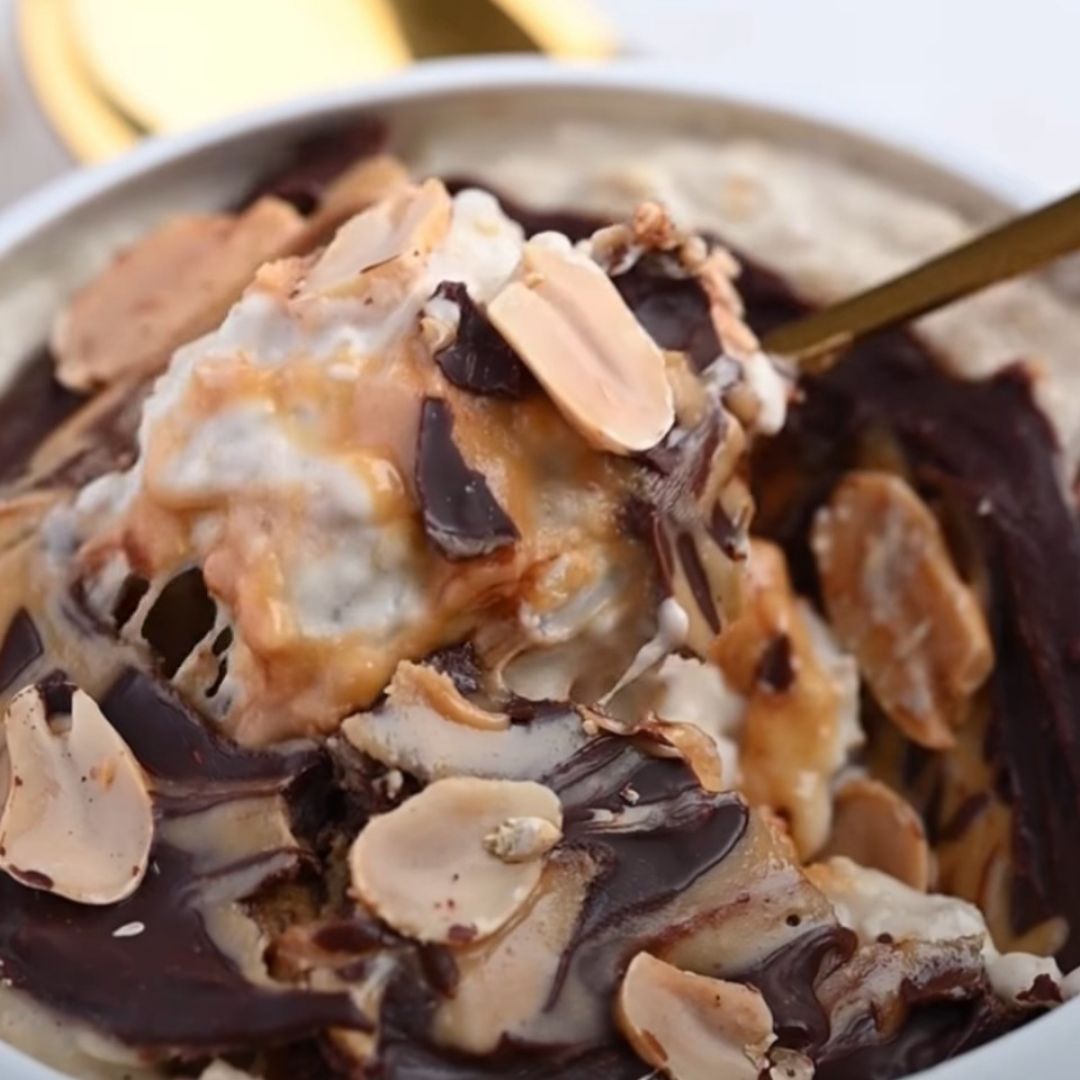 Snickers overnight oats (receta de @oatsbaker) Snickers overnight oats (receta de @oatsbaker)