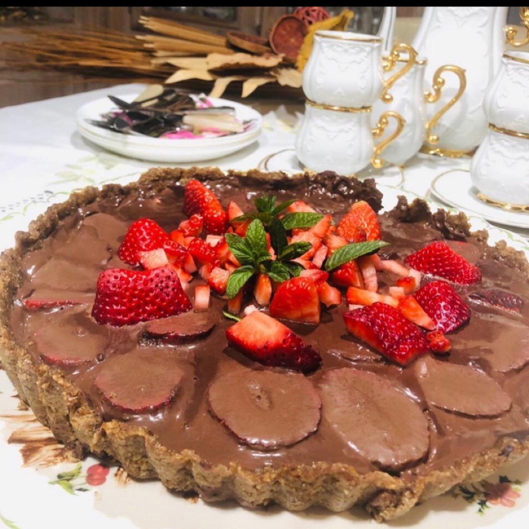 TARTA SALUDABLE  DE FRESAS CON CHOCOLATE 🍫 🍓 🍰 