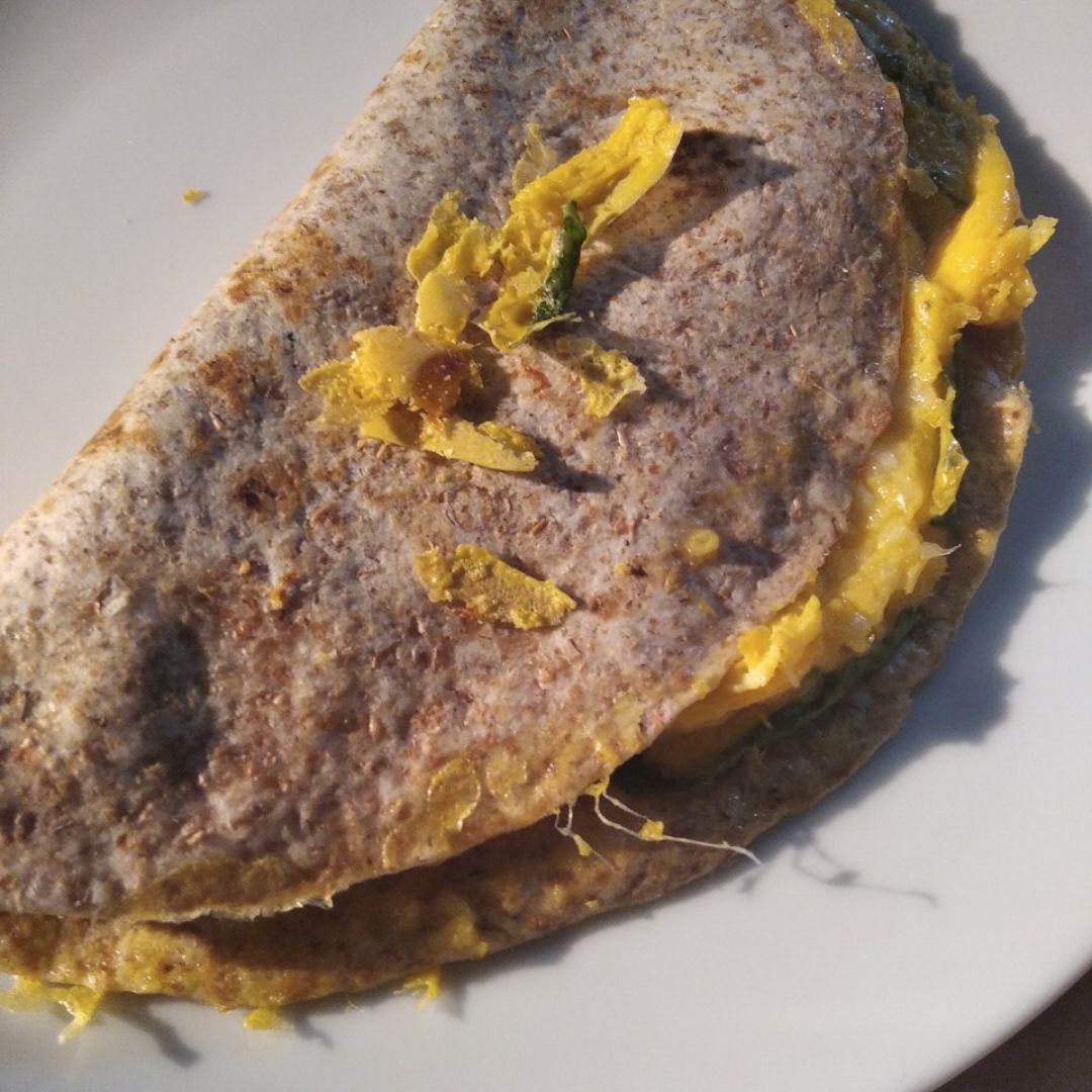 Fajita de queso, huevo y espinacas Fajita de queso, huevo y espinacas