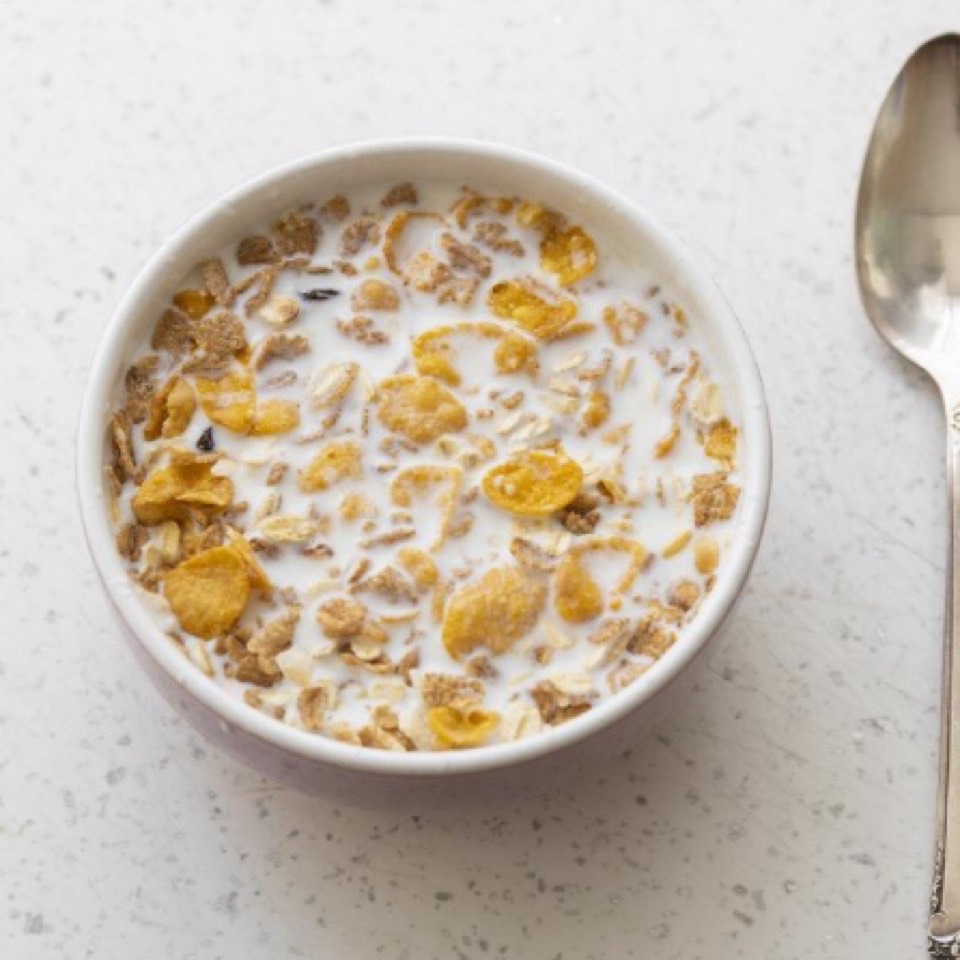 vaso de leche con cereales vaso de leche con cereales