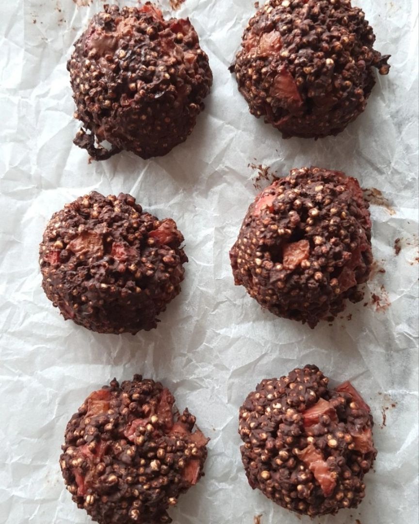 Bolitas de quinoa, fresas y 🍫 Bolitas de quinoa, fresas y 🍫
