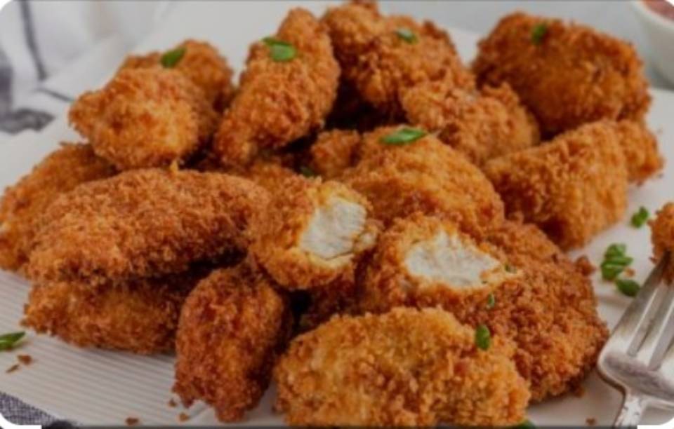 Nuggets de pollo y ensalada Nuggets de pollo y ensalada