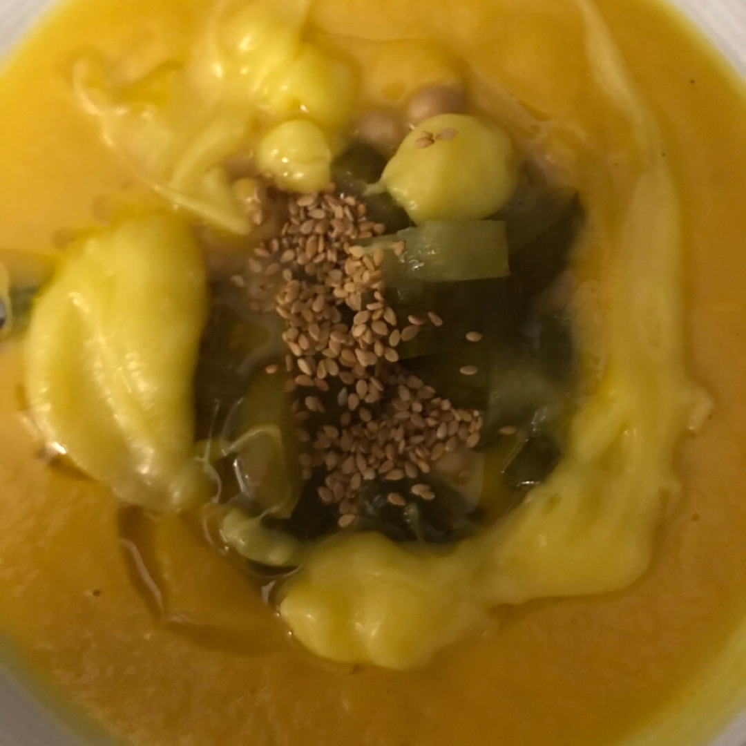 Crema de calabaza con garbanzos y encurtidos Crema de calabaza con garbanzos y encurtidos